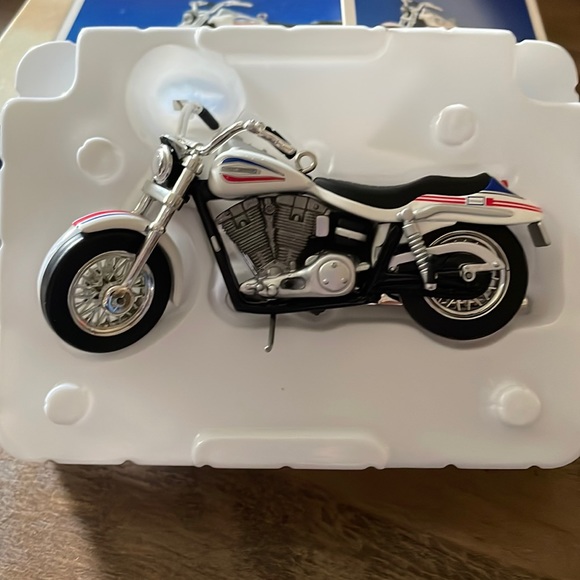Hallmark Christmas Ornament Harley Davidson 1971 FX-1200 Super Glide 2002 4th - Picture 4 of 9